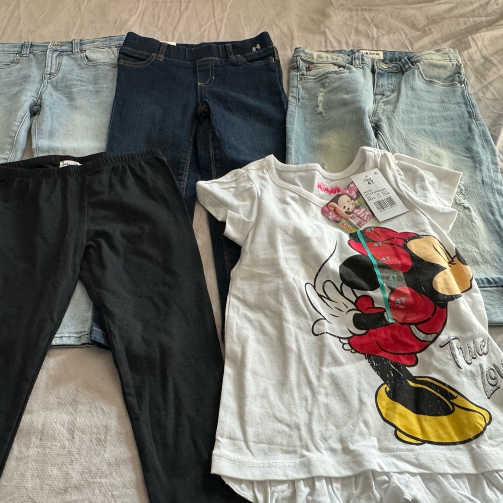 (5) Girls Bundle is Clothes Size 4